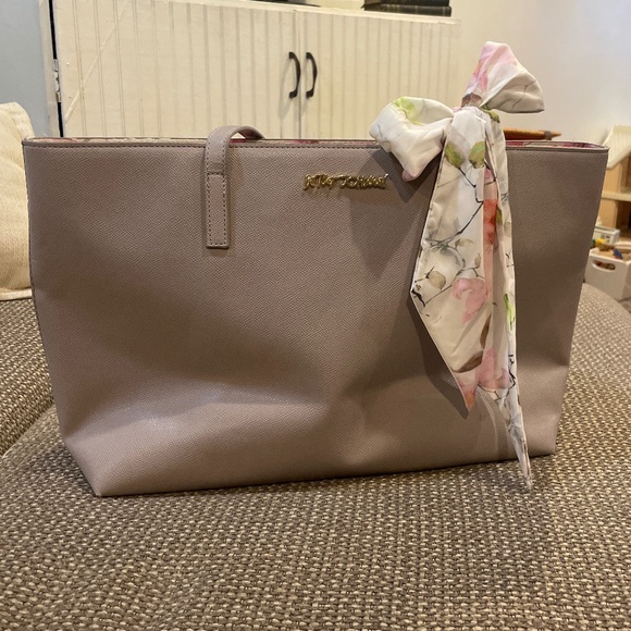 Betsey Johnson Blush Floral Xozaria Large Tote - Picture 3 of 11